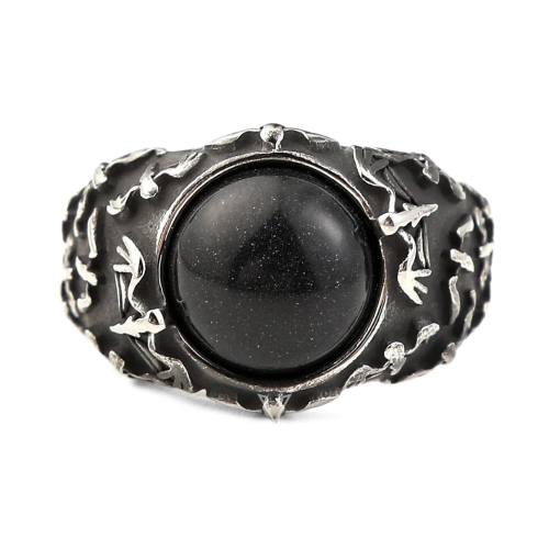 Close-up on the superb details carved with raised bats surrounding the black stone.