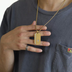 Collar de placa militar de los hombres en acero inoxidable de oro con oro fino con cinta de plata con textura y una pequeña cruz 2