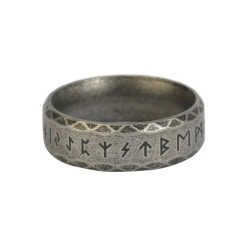 Herrenring aus Edelstahl der Männer, mit 24 schwarzen Buchstaben des runen Alphabets Viking Futhark geschmückt.