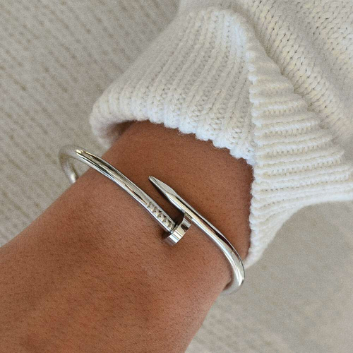 Silberner Nagel-Armreif für Damen aus Edelstahl – schickes und minimalistisches Armband