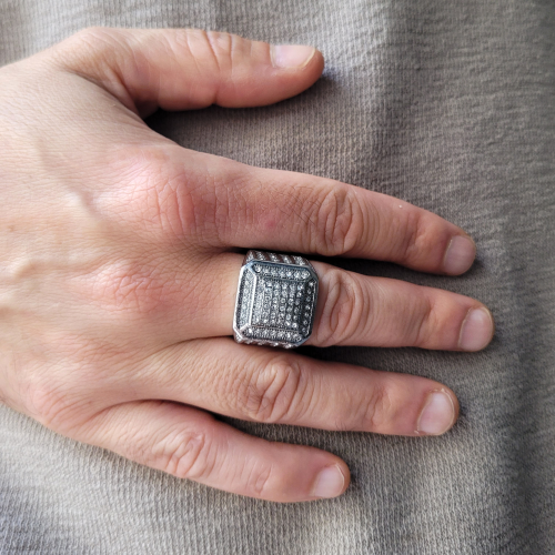 Bague Chevalière pour Homme En Acier Inoxydable Argent Sertie Pavé de Cristaux Oxyde de Zirconium