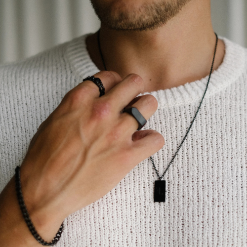 Anillo de la perilla de los hombres en acero negro con bandeja de flecha minimalista 6mm