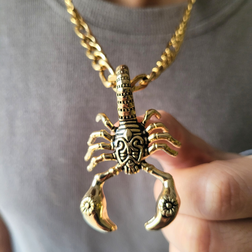 Men's XXL Scorpion Pendant Necklace in Gold Plated Steel and Figaro Chain 55cm 7mm included