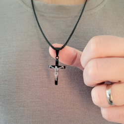 Pendentif Croix Homme et Chaîne Jésus Christ Crucifié en Acier Inoxydable Noir et Chaine Homme
