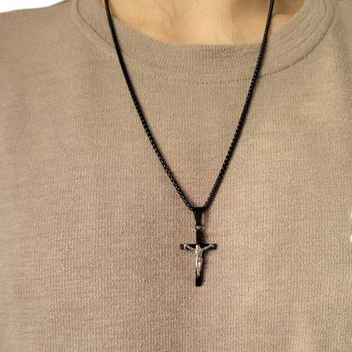 Pendentif Croix Homme et Chaîne Jésus Christ Crucifié en Acier Inoxydable Noir Pour Homme