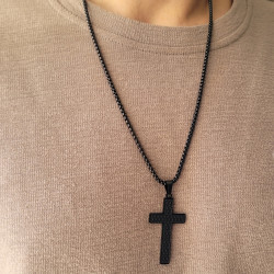 Pendentif pour Homme Croix Noire Originale avec Alvéoles en Acier et Chaine Incluse Gravure Possible