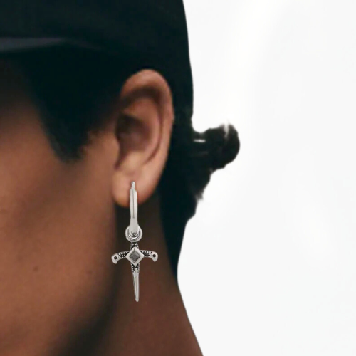 Boucles d'Oreilles Femme ou Homme Avec Pendentif Poignard Dague - Créoles Gothique Acier Inoxydable