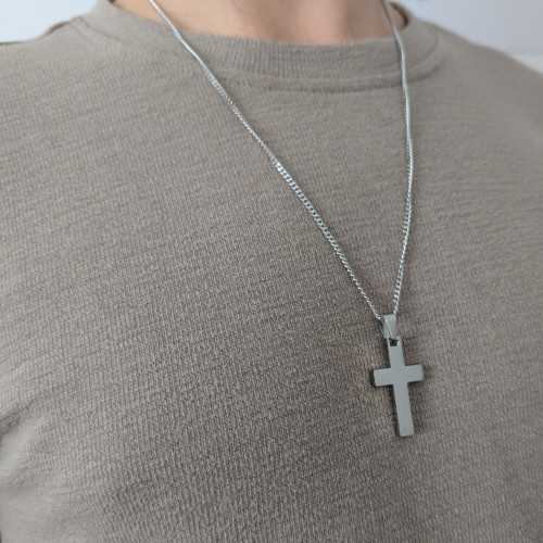 Collar de cruz de hombres en acero de color personalizado plata