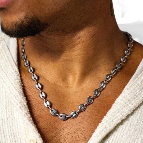 Brazalete Trim y cadena hombres grano de café de 11 mm de ancho usado por un hombre