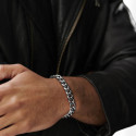 Hombre que apaga el valor por la hermosa presencia y el ancho de 9 mm de esta pulsera de malla cubana.