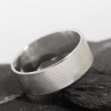 Men's ring in silver titanium with original ribbed band