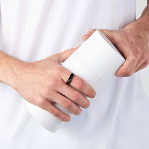 Anillo de acero negro asimétrico de los hombres con punta triangular - personalizable posible grabado