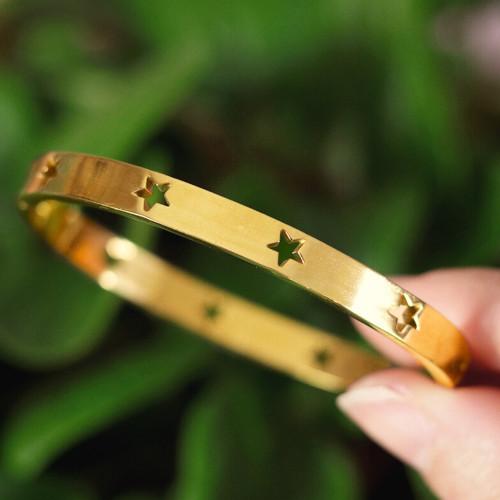 Chatarra estrella estrella pulsera recta de acero inoxidable de color dorado