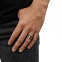 Bague homme titane plaqué noir avec lignes brossées personnalisée