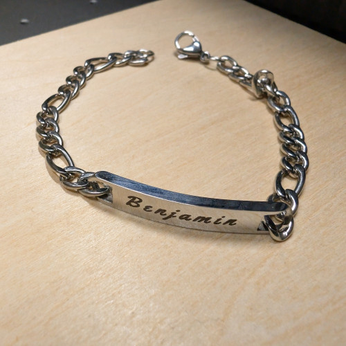 Bracelet Homme Maille Figaro 7 mm en Acier – Plaque Personnalisable à Graver, 21 cm