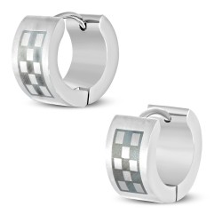 Paire boucles d'oreilles homme acier bande grille damier gravée