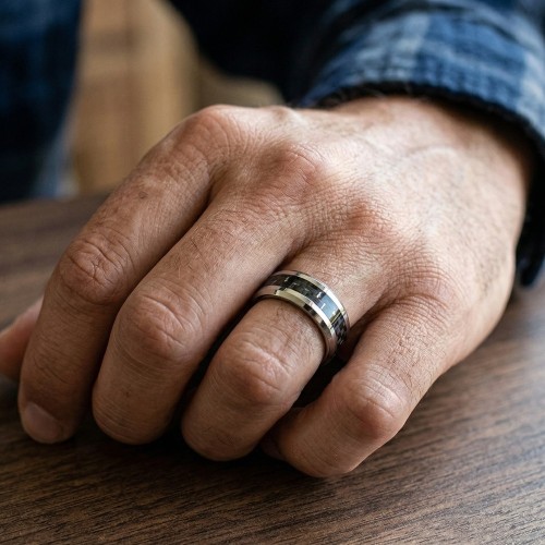 Bague Homme Titane et Fibre de Carbone - Noire et Argentée à Bords Biseautés