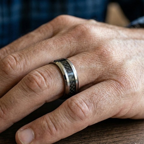 Herren Edelstahl Mann Ring mit schwarzem Kohlefaserstreifen