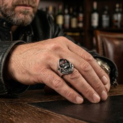 Bague homme acier tête de mort yeux zircon rouge faucheuse reaper grim 2