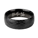 Anneau noir avec intérieur complètement lisse pour un ajustement parfait et prêt à accueillir une personnalisation au laser