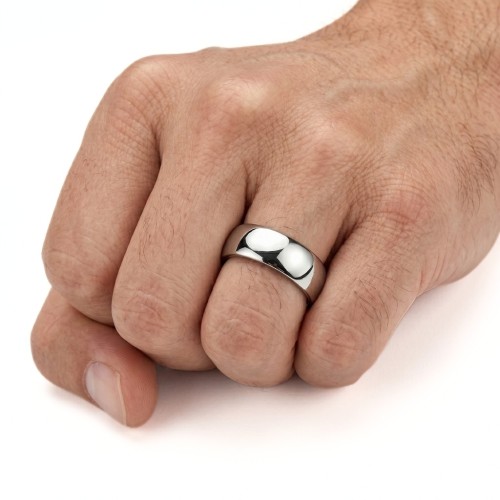 Anillo de compromiso de 8 mm de ancho con perfil curvado y superficie inasequible