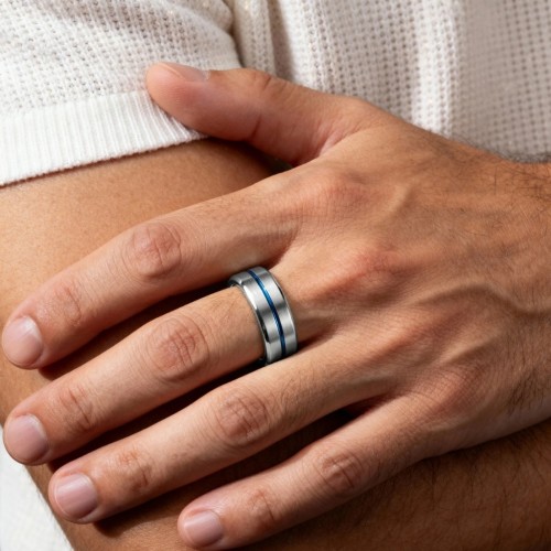 Silber polierter Wolframkarbidring mit einem elektrischen blauen Streifen geschmückt