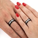 Anello di fidanzamento del bixato uomo e donna con un zircone bianco