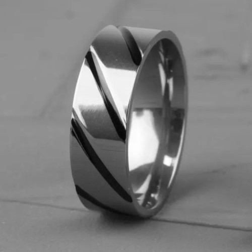 Details Ringring Mann in zweifarbigem Titan Silber und moderne schwarze Verbrennungen
