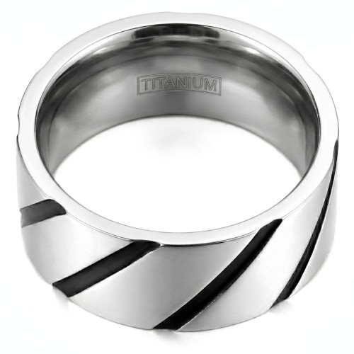 Details Titan-Mann-Ring mit ultra modernem und minimalistischen Design mit schwarzen Streifen, die von der Ionisierung verkruste