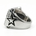 Nahaufnahme Ring Knight Man Steel Star mit Fick, den Sie umgekehrt haben