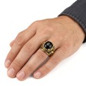 Anello in maglia in acciaio inossidabile oro con onice nero impostato da Dragon Claws