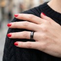 Frau Allianzring mit minimalistischem Edelstahl lackiertem schwarzem Edelstahl