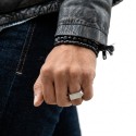 Anillo de punto geométrico y minimalista para hombre de acero con una bandeja geométrica con punta de flecha