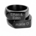 Anillo de acero negro personalizable con bandeja geométrica lisa lista para quemar en forma de flecha