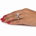 Solitaire Steel Ring für Frau mit modernem und verfeinerter Stil für das Engagement
