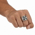 Herren-Biker-Edelstahl-Herrenritter-Ring mit quadratischer Tablett und einem Reliefkreuz