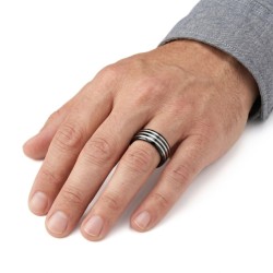 Bague anneau moderne pour homme en acier inoxydable noir décorée de trois fins rubans gris satinés 2