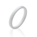 Focus sur l'intérieur parfaitement lisse de la bague en céramique blanche assurant un confort absolu