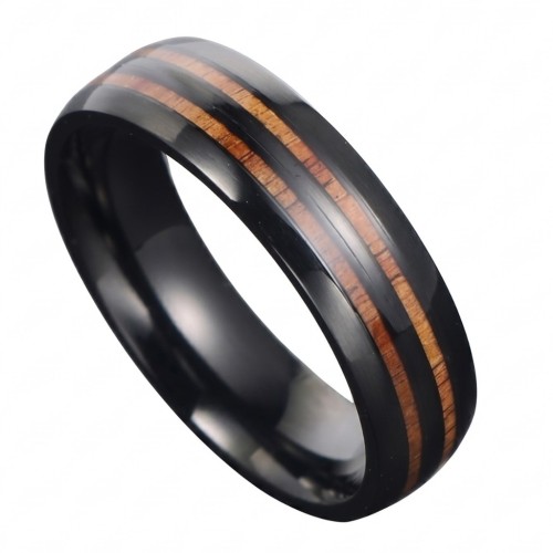 Vista de perfil del anillo negro para el hombre que muestra su acabado barnizado perfectamente liso y brillo brillante