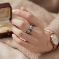 Modern alliance ring for stainless steel decorated with a violet band, a meteorite effect and an arrow Viking 2
