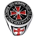 Bague homme avec blason rouge avec croix de malte et devise chevalier templier en relief