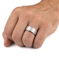 Anello moderno anello moderno in acciaio inox con bordi smussati e foglie di cannabis incisa 2