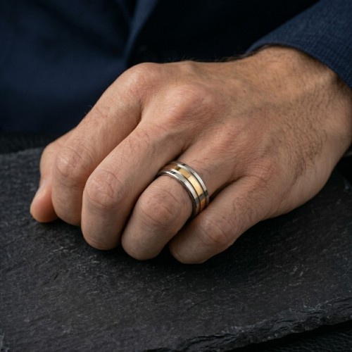 Bague alliance pour homme bicolore en tungstène argent et or pour un style élégant, viril et indestructible