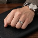 Autre angle de la bague illustrant la pureté de son carbure de tungstène indestructible et waterproof au quotidien