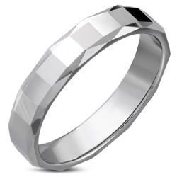 Anillo de la alianza moderna para mujer en carburo de tungsteno con bordes biselados y rectángulos tallados en facetas