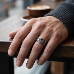 Moderner und breiter Stressring mit Edelstahl mit Rundring, das Symbol des Wohlfahrtsaugens geschnitzt 2