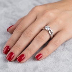 Moderno anello di fidanzamento in acciaio inox di fidanzamento solitario con anello intagliato e rotondo zircone bianco 2