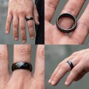 Numerose viste su questo anello in ceramica in ceramica nera moderna e ampia con sfaccettature geometriche