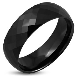 Modern and wide ring ring for men in black ceramic with carved surface of multiple geometric facets