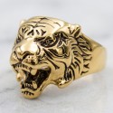 Vista del cavaliere che mostra la precisione della bocca aperta della tigre e il contrasto dell'acciaio annerito e dell'oro
